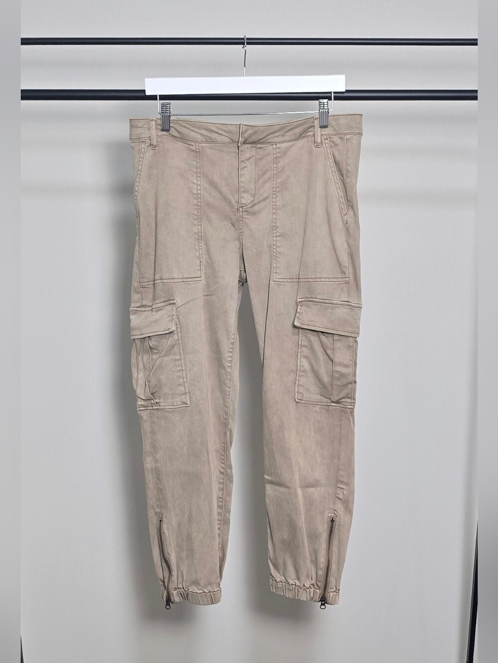 Herizon Women's Cargo Pants in Light Taupe
